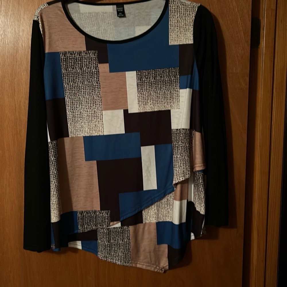 Ladies plus size top size 2x Emery Rose